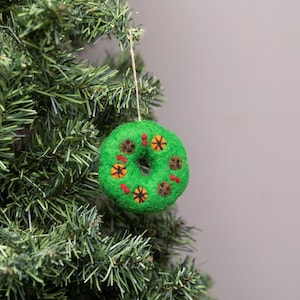 7 cm Wollfilz Mini Grün Kranz für Weihnachtsbaumschmuck Ornamente: Fair Trade & ethisch hergestellt in Nepal