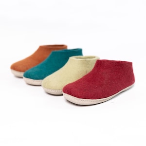 KUUMA - Cozy Felted Ankle Boots - Red, Orange, Pastel Green, and Teal Tones | Wool Booties for Indoor | Gifts for Mom | Warm Woolen Booties