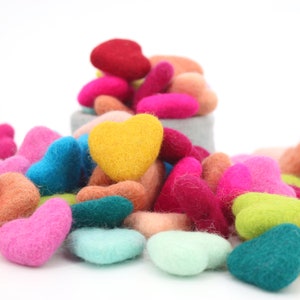 35 Stück - 4cm Wollfilzherzen, 100 Farben, handgemacht und Öko-Produkt - KOSTENLOSER VERSAND