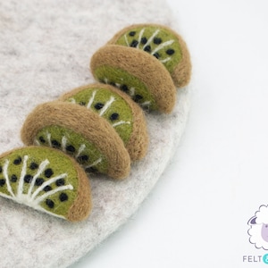 45 Pcs of 6cm Wool Felt Kiwi Slices Felted Fruits Slice for Kids Education Fruit Play: Handmade using Natural Wool & Fair Trade