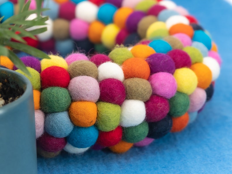 Wool Felt Ball Wreath With Hand Felted Multicolor Pom Pom Balls For Christmas Door Decorations: Fair Trade & Ethically Made in Nepal imagem 8