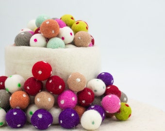 2cm Wholesale Bulk Polka Dot Felt Balls, Hand Needled Felted Balls For Festive Decor Ornaments: Starts with 100 Pieces