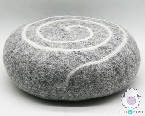 laten vallen diefstal kern 40cm Wool Felt Grey with white Stripe Pouf Felted Stone - Etsy België