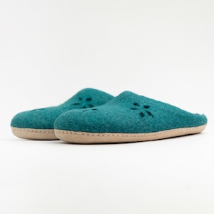 Blue Wool Felt Unisex Slippers with Flower Design Suitable for All Seasons