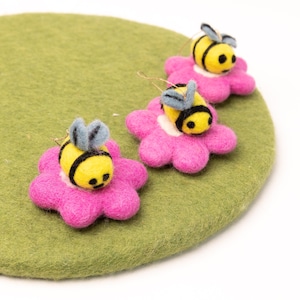 9 cm Wollfilz Biene Handnadelgefilzte gelbe Hummel Mit Aufhängeschlaufe Anfangen mit 25 Stück: Ethisch handgemacht mit 100% Wolle