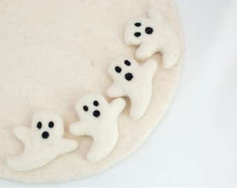 Fantasma di Halloween in feltro di lana da 7 cm / Decorazioni di Halloween / Forniture artigianali di Halloween / Commercio equo e solidale / 100% lana e fatto a mano / SPEDIZIONE GRATUITA