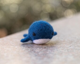 Handgemaakt vilten blauwe vinvis oceaanornament | Educatief vilten speelgoed | Walviskwekerijdecoratie | Vilten walvisslinger | Under the Sea-mobiel