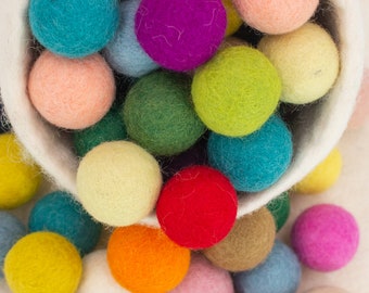 2.5 Cm Wool Felt Balls in Rainbow Colors, Wool Felted Balls, Felt Crafting  Supplies, Bulk Felt Balls, Felt Pom Poms, Handmade Felt Balls 