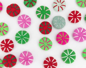 35 Pfefferminzbonbons aus Filz: 4 cm, rote Wolle, Bastelbedarf