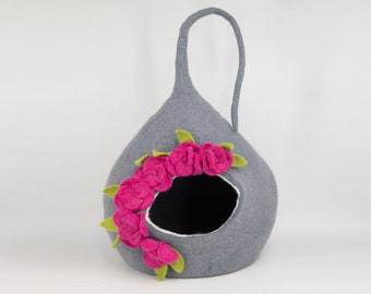 40cm Wool Felted Cat House with Flowers / Perfect Gift for Cat Lovers