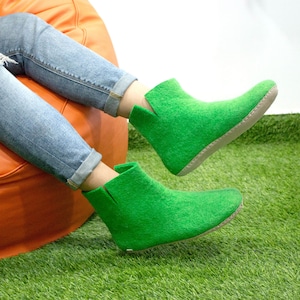Vilten laarzen | Laarspantoffels | Wollen pantoffellaarzen | Fairtrade pantoffels | Indoorlaarzen | Wollen enkellaarzen | Vilten laarsjes | Bootie pantoffels