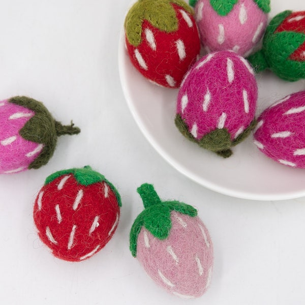 25 Stück 4,5 cm Wollfilz rote und rosa Erdbeeren gefilzte Früchte Für Bastelbedarf und DIY-Projekte: Ethisch handgefertigt & fair gehandelt