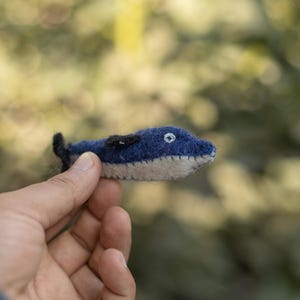 Ornamento de golfinho de feltro feito à mão | Brinquedos subaquáticos | Móbile de bebê do oceano | Brinquedos interativos para crianças | Animais marinhos de feltro