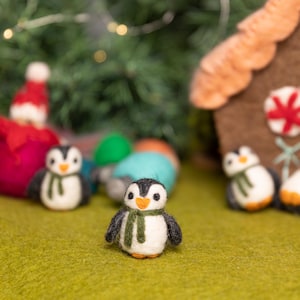スカーフ付きフェルトペンギン | クリスマスツリーの飾り付け用の吊り下げオーナメント | クリスマスフェルトの形 | フェルトのクリスマスおもちゃ