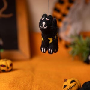 9cm Wool Felt Halloween Black Cat Ornament | Black Cat Gifts for Halloween | Spooky Black Cat Toys | Felt Black Cat Garland