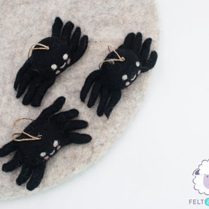 10cm Felt Halloween Spider Ornament | Spooky Toys for Kids | Felted Hanging Spider | Halloween Decorations