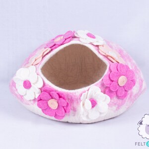 50cm Felt Flower Cat Bed Design, Floral Cat Cave with Free Cat Toys Mouse