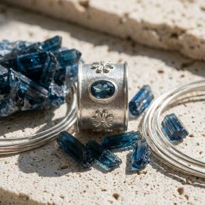 Anillo de topacio azul de plata de ley 925, anillo ajustable hecho a mano con filigrana para mujer, anillo llamativo con piedra azul, regalo de joyería artesanal de plata imagen 5