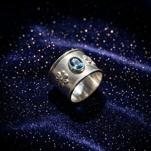 Anillo de topacio azul de plata de ley 925, anillo ajustable hecho a mano con filigrana para mujer, anillo llamativo con piedra azul, regalo de joyería artesanal de plata imagen 6