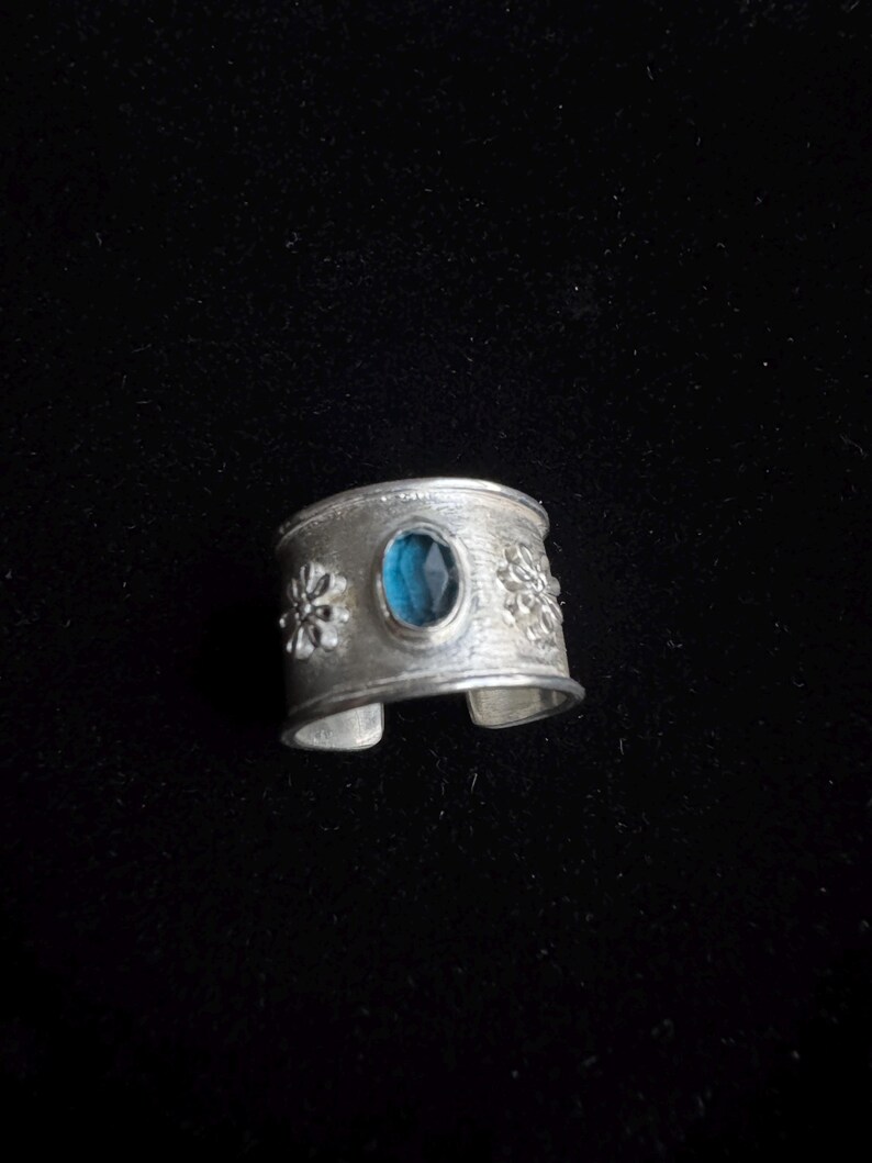 Anillo de topacio azul de plata de ley 925, anillo ajustable hecho a mano con filigrana para mujer, anillo llamativo con piedra azul, regalo de joyería artesanal de plata imagen 10