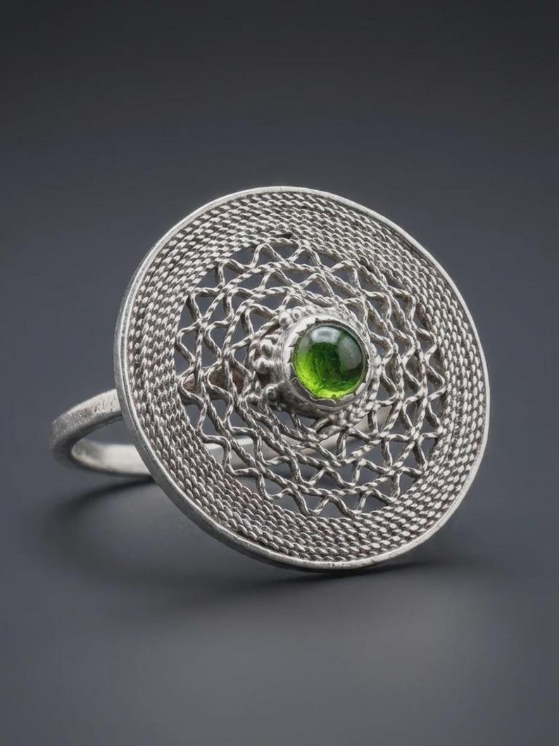 Anel de Turmalina em Prata de Lei 925, Anel Artesanal com Design Orgânico em Filigrana, Anel com Gema Natural para Mulheres, Joia Artesanal Exclusiva. imagem 1
