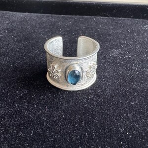 Anillo de topacio azul de plata de ley 925, anillo ajustable hecho a mano con filigrana para mujer, anillo llamativo con piedra azul, regalo de joyería artesanal de plata imagen 11