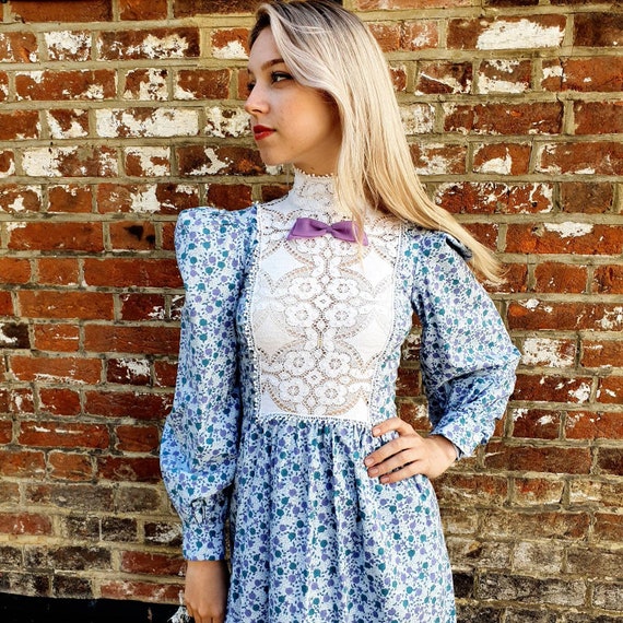 Vintage 1970s cotton Victoriana Prairie Ditsy Flor