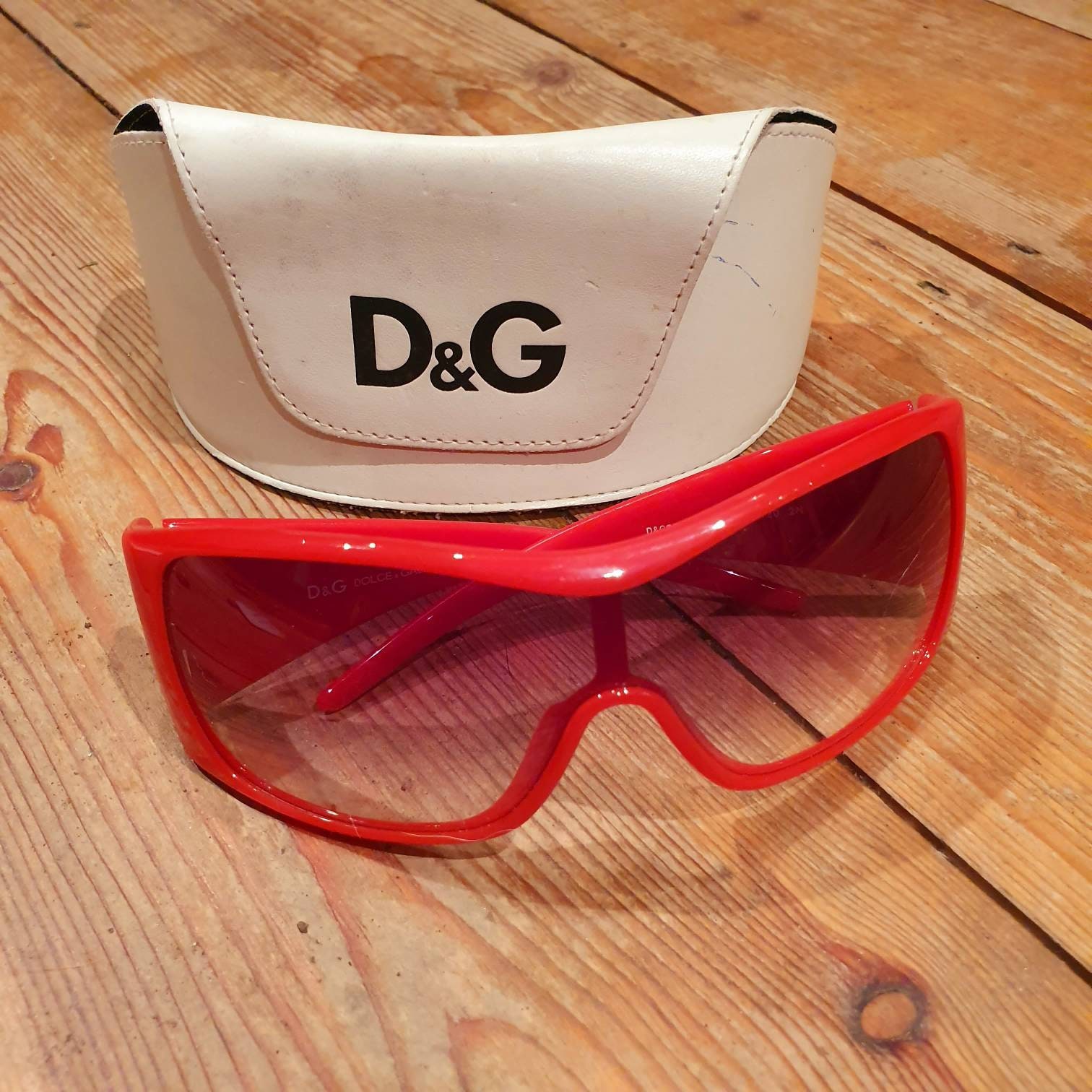 d&g red sunglasses