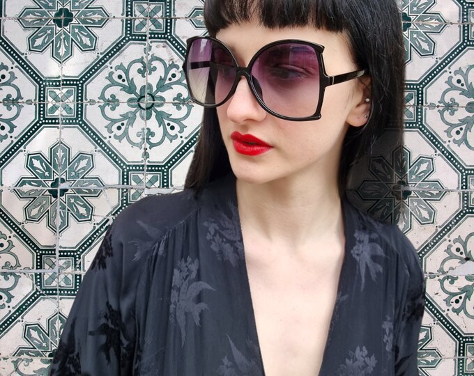 Black Vintage Style Oversized Sunglasses with Shaped Lens UV 4000