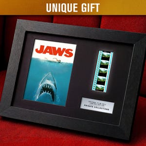 JAWS (1975) Authentieke 35 mm filmcellen | LED-lijst en passe-partout opties | Klassieke thriller filmmemorabilia | Uniek wanddecoratie cadeau voor fans