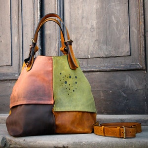 Very unique four color shopper style handbag. 

Main colors are whyskey brown lime and brick .