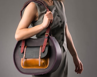 Mooie en unieke schoudertas Handgemaakte pruimkleurige tas Hoge kwaliteit boho tas Originele Ladybuq Art Grote stedelijke aanpasbare tas