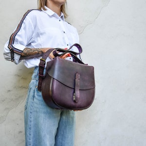 Bolso bandolera de ciruela Bolso de cuero hecho a mano Bolso bandolera Bolsos bohemios únicos Regalo para ella Bolso de cuero