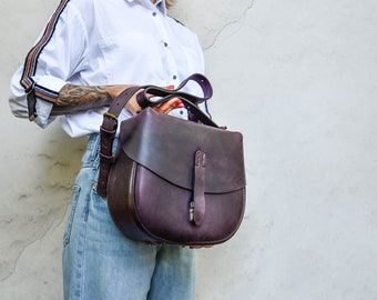 Perfect Purple Handmade Leather Bag, Crossbody Purse, Elegant Handstitched purse, Boho Messenger Purse for women Gift for Her, Plum purse