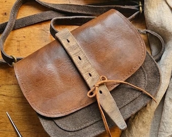 Old Saddle Messenger Bag – Genuine Suede, Natural Leather & Authentic Vintage Saddle Details