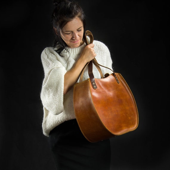 Heather's, Flat Tote Bag Handmade from Full Grain Leather - Durable,  Spacious Handbag - Classy, Vintage Style Purse, Travel & Shopping - Bourbon  Brown