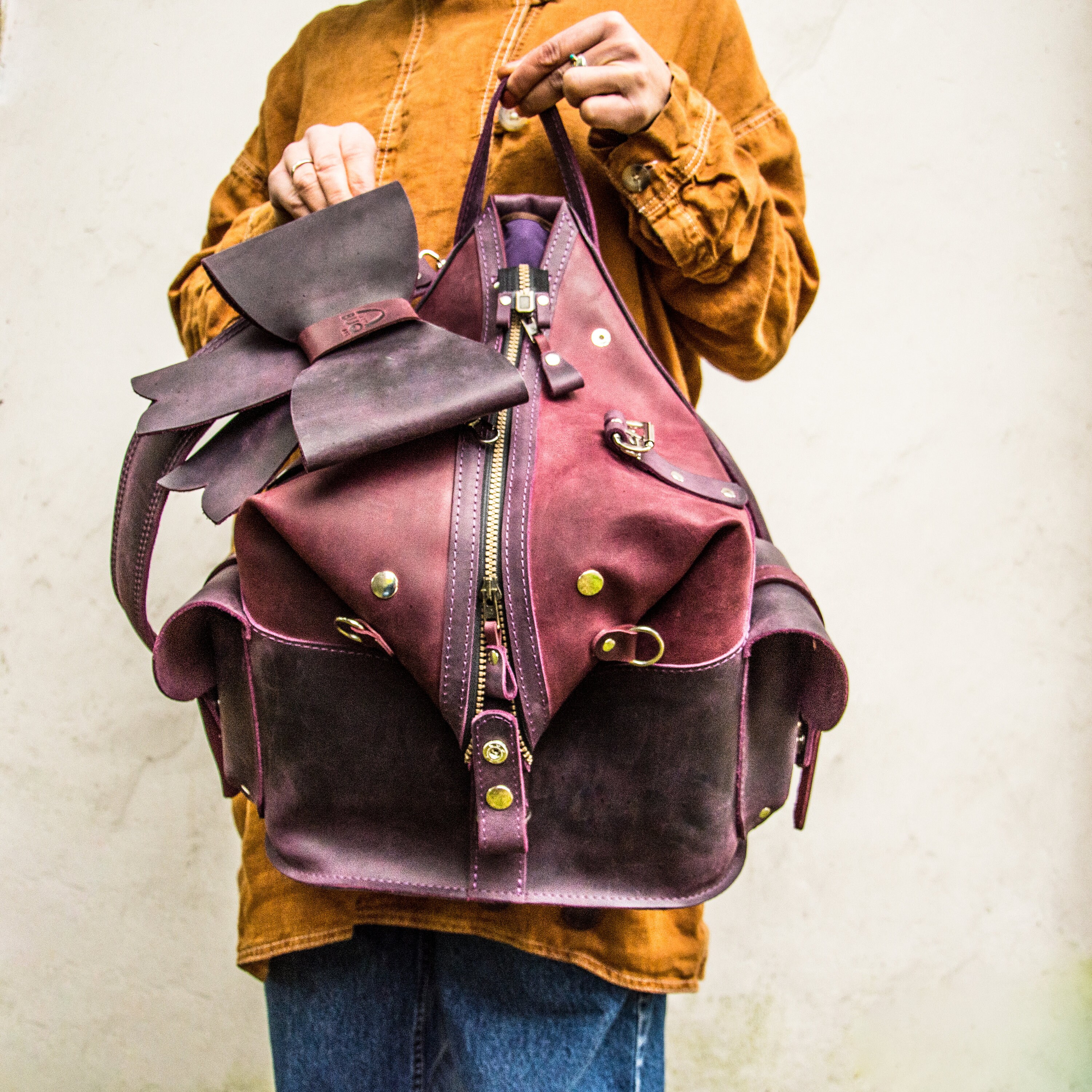 Handmade Leather Backpack: Women display picture 2