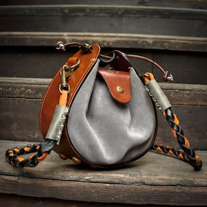 Borsa boho estiva Piccola borsa a tracolla Borsa rotonda unica Borsa personalizzata marrone grigio Borsa vintage Ladybuq con perizoma in pelle