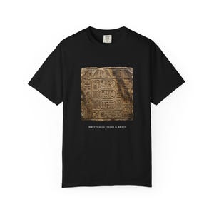 Camiseta con jeroglíficos y escritura Nsibidi, camiseta de historia africana, camiseta de la colección Bronze & Nile, regalo afrocéntrico, unisex teñida en prenda. imagen 8