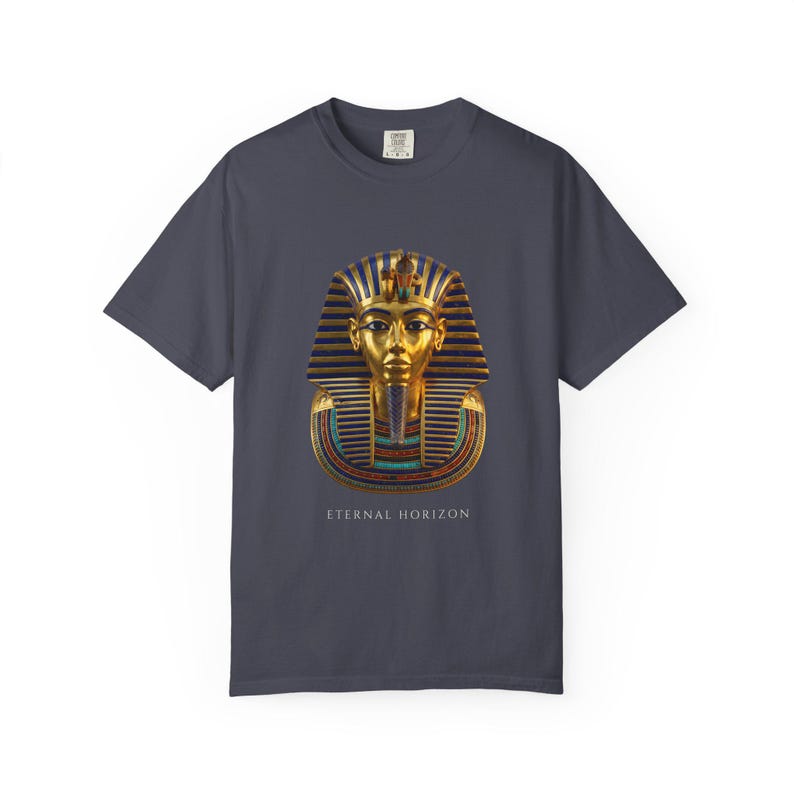 Camiseta con la máscara dorada de Tutankamón, arte e historia egipcia, camiseta de algodón Comfort Colors imagen 9
