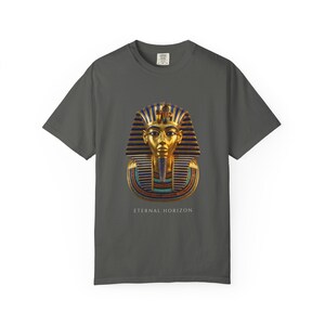 Camiseta con la máscara dorada de Tutankamón, arte e historia egipcia, camiseta de algodón Comfort Colors imagen 8