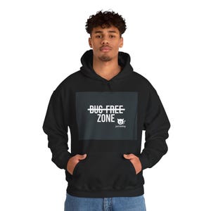 Insektsfri zon (skojar bara) Hoodie | Rolig utvecklarhoodie | TechGift