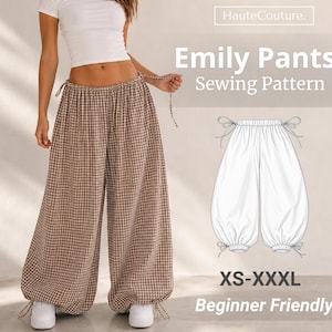 Puede incluir: Patrón de costura Emily Pants con una camiseta blanca y pantalones de cuadros vichy marrones y blancos con cintura elástica, lazos laterales y puños fruncidos. El gráfico incluye un dibujo técnico de los pantalones y el texto XS-XXXL.
