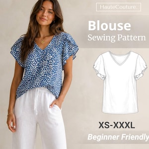 Op de afbeelding: Een vrouw draagt een blauwe blouse met een wit stippenpatroon en een witte broek. De blouse heeft een V-hals en gerimpelde mouwen. De afbeelding toont ook een naaipatroon voor een blouse, met de tekst "Blouse Sewing Pattern" en "XS-XXXL Beginner Friendly".