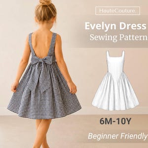 Peut inclure: Une robe à carreaux vichy bleu marine et blanc avec un dos nu et un grand nœud à la taille. Le texte indique HauteCouture. Evelyn Dress Sewing Pattern 6M-10Y Beginner Friendly. Un dessin au trait blanc de la robe accompagne le vêtement.