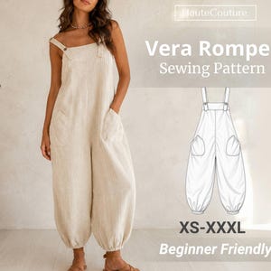 Könnte beinhalten: Ein ärmelloser beigefarbener Einteiler mit weiten Beinen, Seitentaschen und Schulterträgern mit Knopfdetails. Das Bild enthält den Text HauteCouture, Vera Romper Sewing Pattern, XS-XXXL, Beginner Friendly sowie eine technische Strichzeichnung.