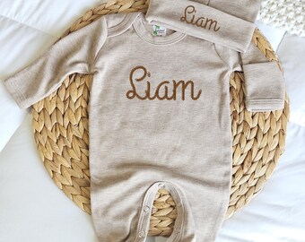 Conjunto de bebé bordado: pelele y gorro marrón con conjunto personalizado para recién nacido, ropa para la salida del hospital, pijama enterizo con nombre personalizado.