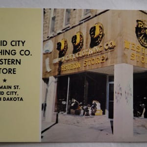 Carte postale publicitaire SD du Dakota du Sud dans l'ouest du magasin Rapid City Clothing Co.