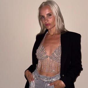 Handgjord strasshalterneck, bralette med kristallfransar, festivaloutfit, glittrig makramétopp