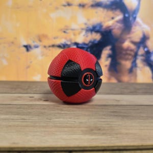 コミックヒーローキャプチャーボールクリッカー｜3Dプリントデスクフィジェットトイ｜コレクター向け球体デスクデコレーション｜オタクギフト